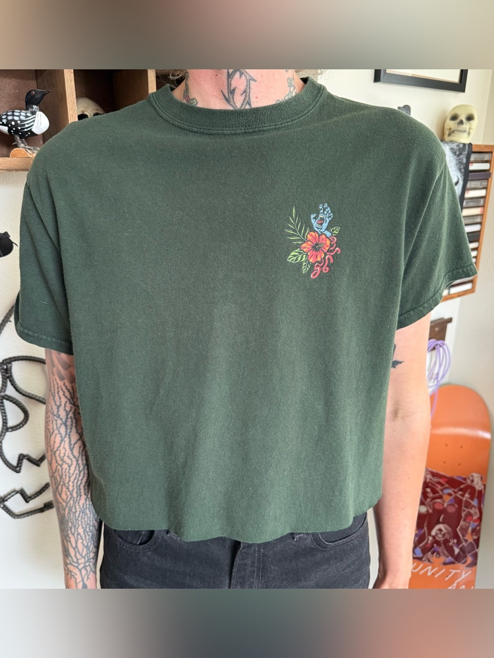 Santa Cruz Skateboards Cropped Boxy Green S/S Hibiscus Graphic Tee ~ Size M